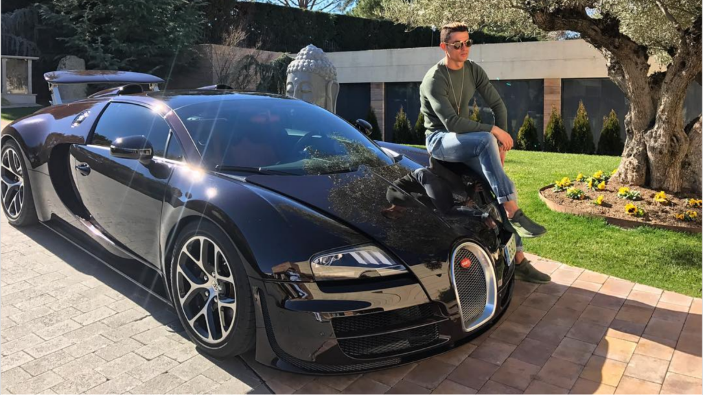  Bugatti Veyron Grand Sport chính là siêu xe đắt đỏ được Ronaldo yêu thích 